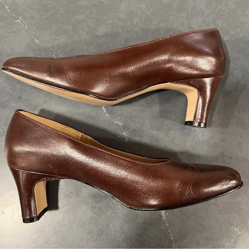 Magdesians sz 8 brown leather pumps